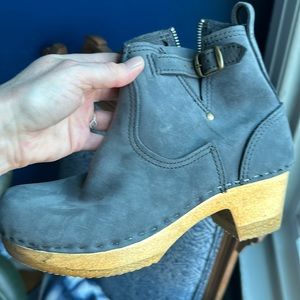 Excellent used condition No. 6 grey clog booties, size 37